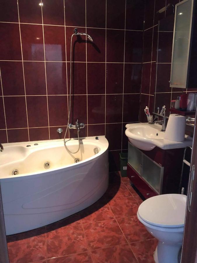 Apartament Apartman Râmnicu Vâlcea Kültér fotó
